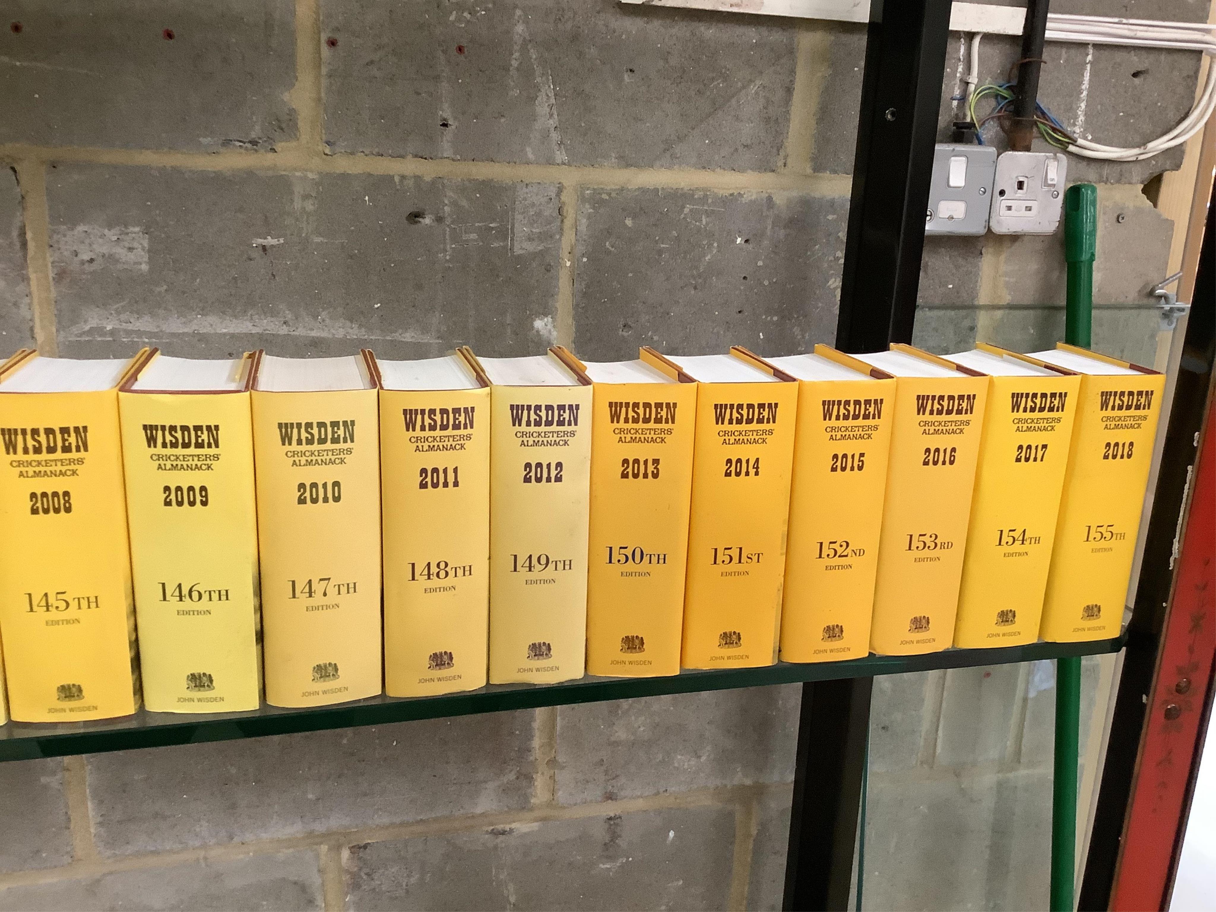 Wisden Cricketers Almanack, 1992 - 2023, lacking 1994 and1996, with 2007 duplicated (31). Condition - fair to good